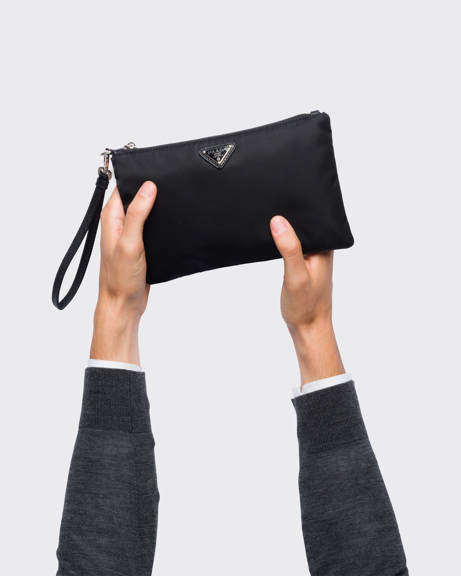 Pochette en Re-Nylon et cuir Saffiano