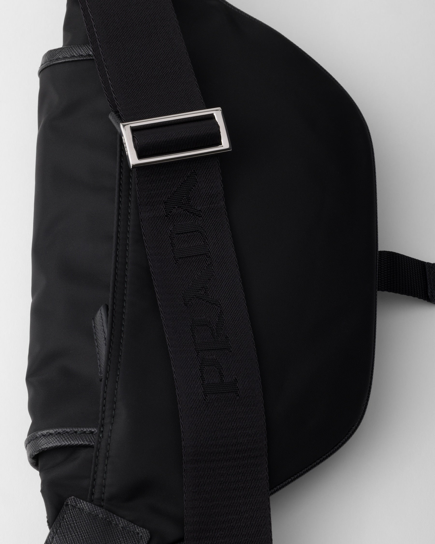 Sac porté épaule en Re-Nylon et cuir Saffiano
