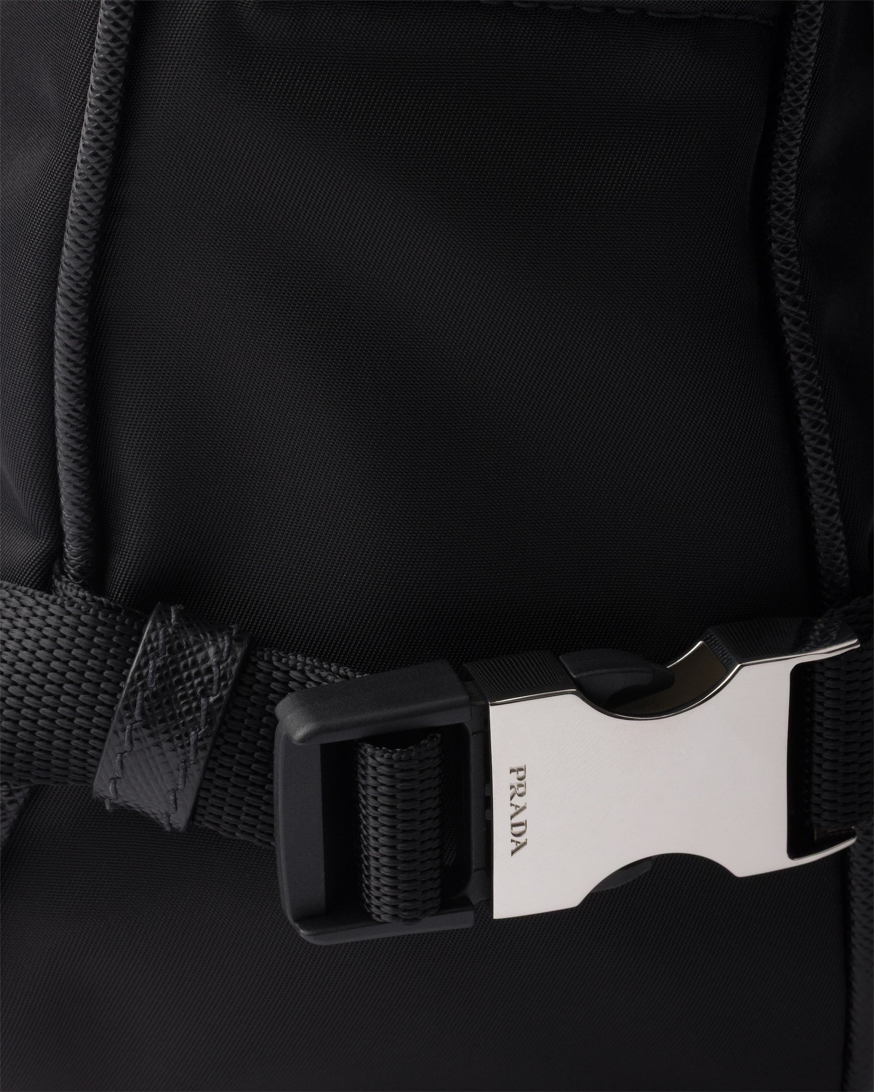 Sac de taille moyenne porté épaule en Re-Nylon et cuir Saffiano