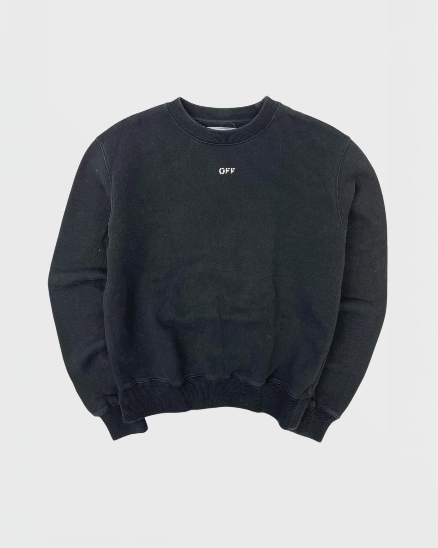 Off-white pull